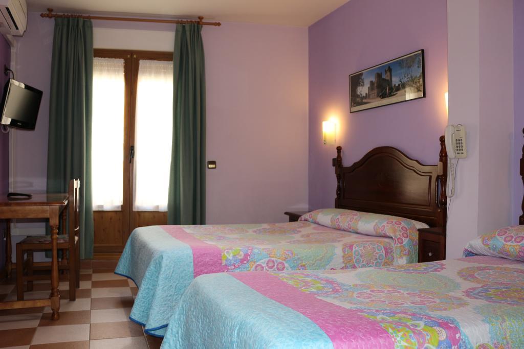 Hostal Don Jaime II Segowia Zewnętrze zdjęcie