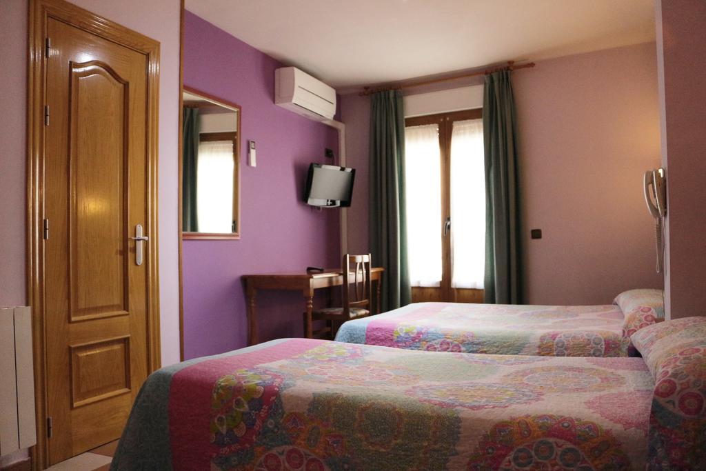 Hostal Don Jaime II Segowia Zewnętrze zdjęcie