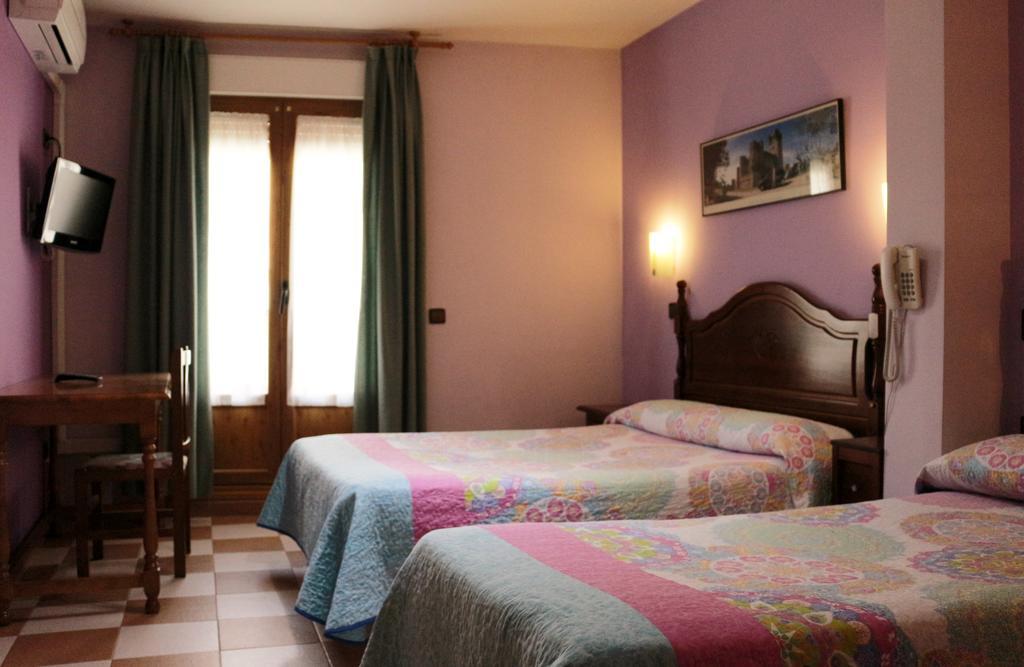 Hostal Don Jaime II Segowia Zewnętrze zdjęcie