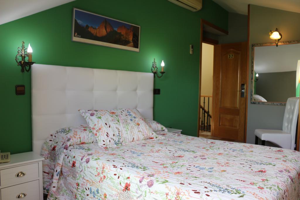 Hostal Don Jaime II Segowia Zewnętrze zdjęcie