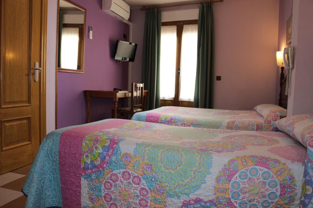 Hostal Don Jaime II Segowia Zewnętrze zdjęcie