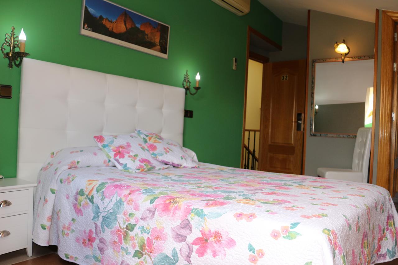 Hostal Don Jaime II Segowia Zewnętrze zdjęcie