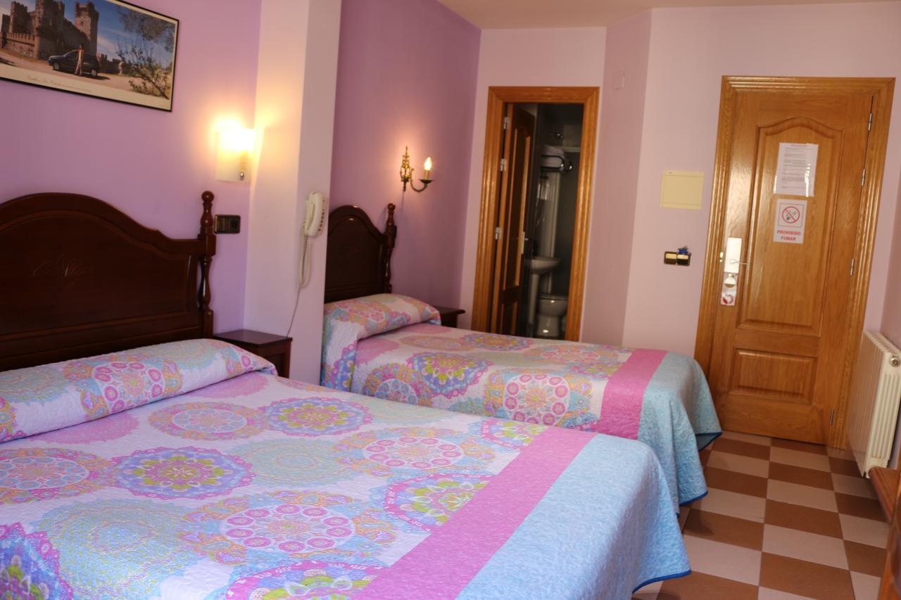 Hostal Don Jaime II Segowia Zewnętrze zdjęcie
