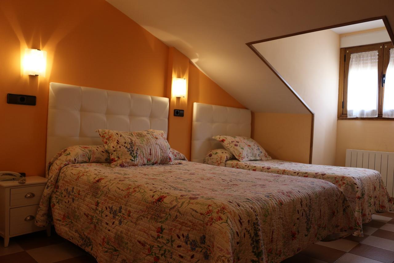 Hostal Don Jaime II Segowia Zewnętrze zdjęcie