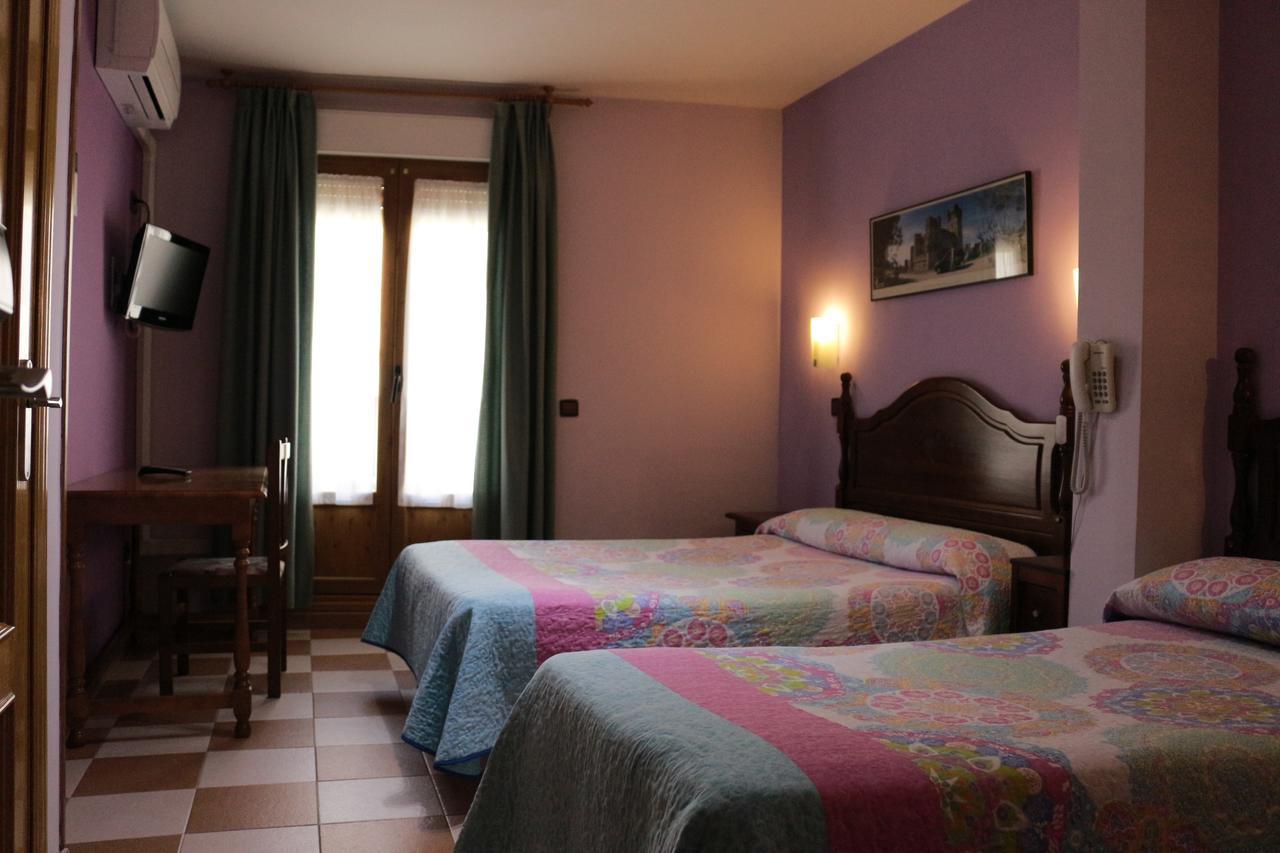 Hostal Don Jaime II Segowia Zewnętrze zdjęcie