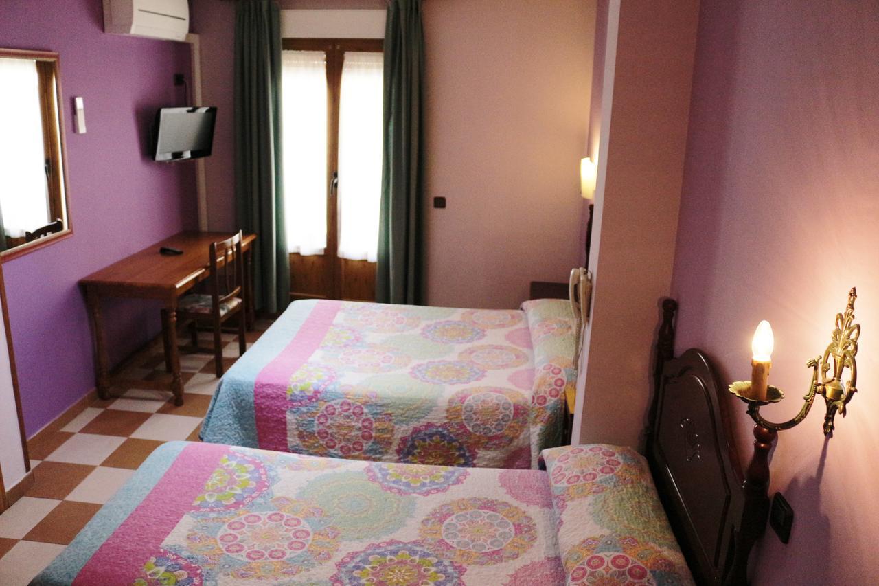 Hostal Don Jaime II Segowia Zewnętrze zdjęcie